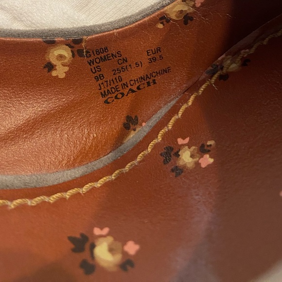 COACH Gray Suede Pumps, Size 9. - Picture 9 of 10